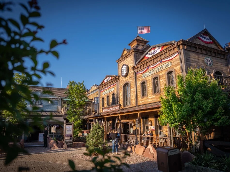 Europa-Park - Inauguration du « Riverside Western Lodge » à Europa-Park Resort